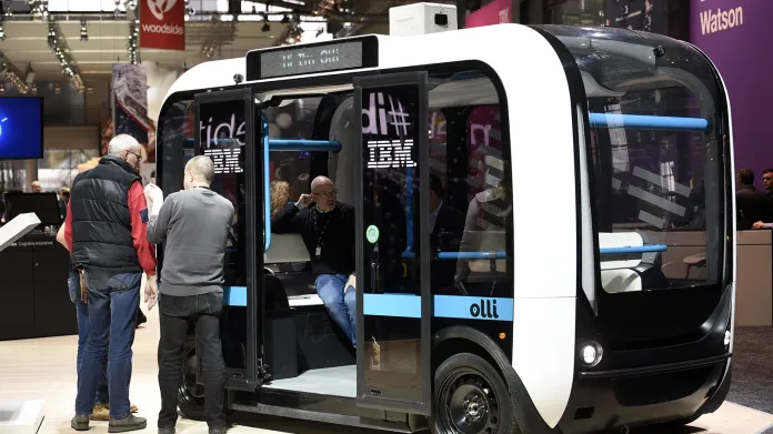 Autonomní autobus pro hromadnou dopravu s názvem Olli z dílny IBM