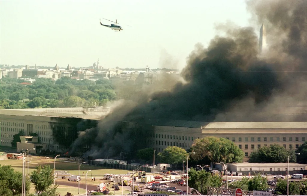 9:37:46: Let American Airlines 77 narazil do budovy Pentagonu