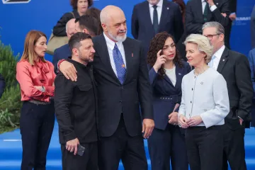 Evropa se probudila a ví, co musí udělat, řekla na summitu EPC von der Leyenová