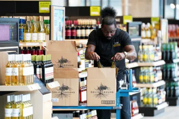 USA zakážou dovoz některých kanadských mléčných výrobků a alkoholu
