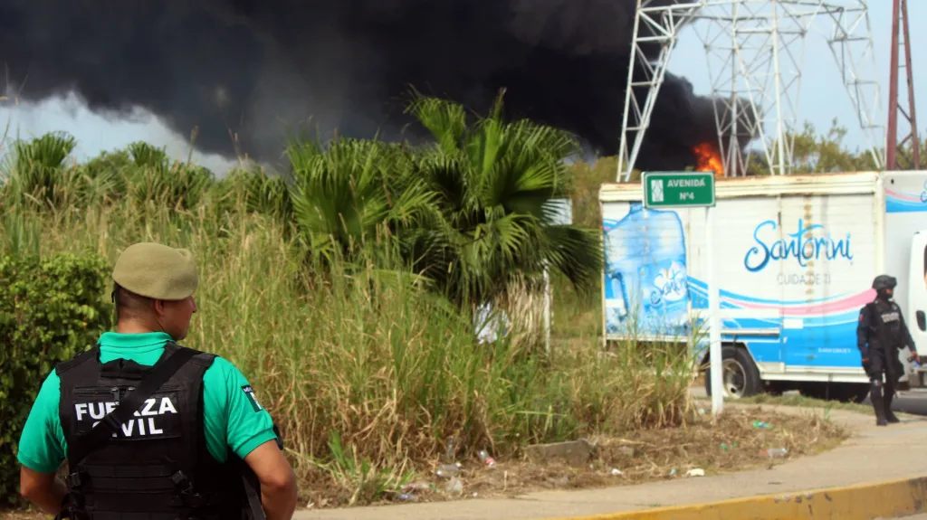 Oblak kouře nad areálem Pemex ve státě Veracruz