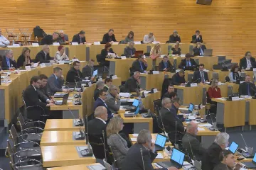 Bát se a nehlasovat. Zastupitele děsí vyhlídka na soudy a pokuty