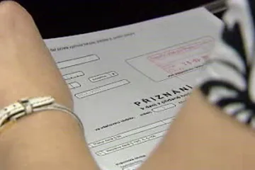 I důchodce může překvapit daň z příjmu