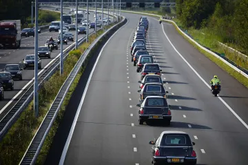 Do Nizozemska dorazil další letoun s těly obětí z malajsijského boeingu