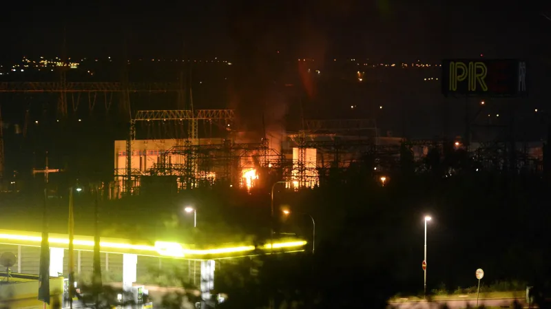 Hořící trafostanice