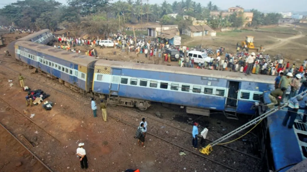 Vykolejený vlak u indického Bhuvanéšvaru