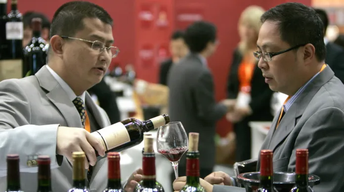 Čínští obchodníci s vínem