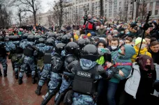 „Život mu visí na vlásku“. Stoupenci Navalného svolávají na středu masové demonstrace