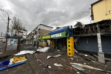 Ruský útok zabil v Chersonu šest lidí, Bělorusko stupňuje agresivní rétoriku vůči Ukrajině
