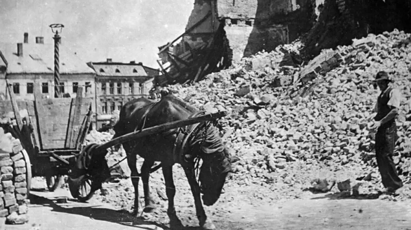 Z výstavy Mrtvé město – Opava 1945