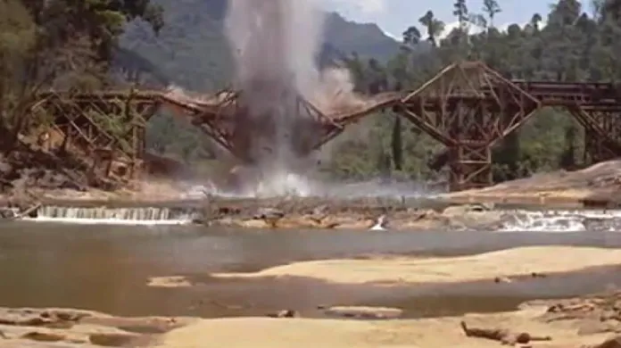 Scéna z filmu Most přes řeku Kwai