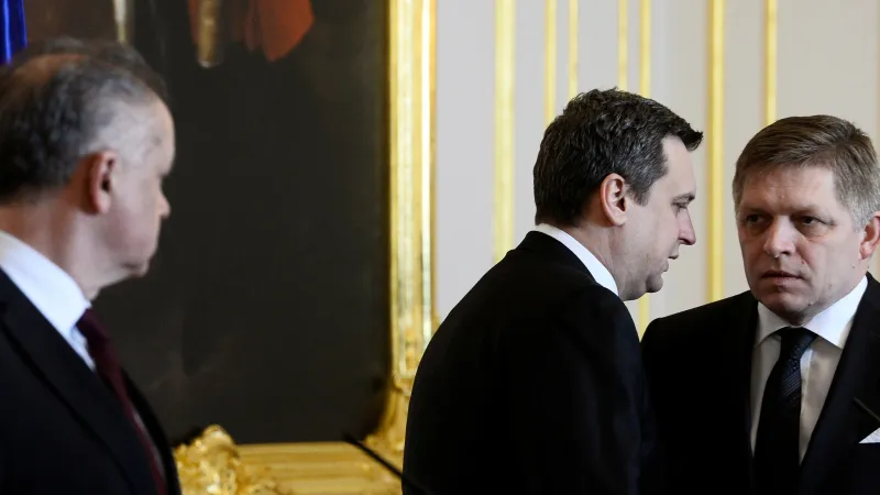 Na snímku z března 2018 prezident Andrej Kiska, šéf slovenského parlamentu Andrej Danko a premiér Robert Fico