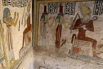 Archeologové v Egyptě objevili hrobku starou dva tisíce let. Našli tam i mumie myší či sokolů