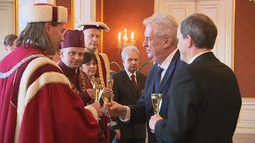Miloš Zeman gratuluje nově jmenovaným rektorům