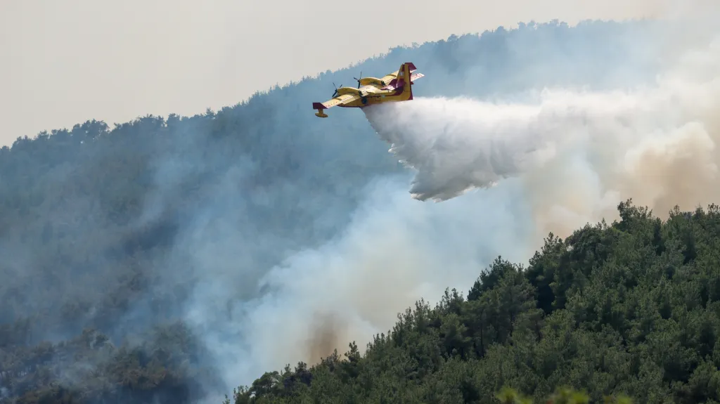 Čeští hasiči pomáhají v Řecku