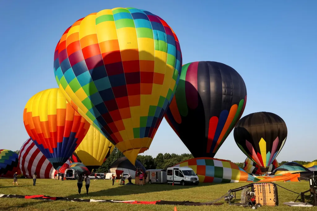 Festival balónového létání v New Jersey. Na nebi se tento rok objevilo 58 balónu různých tvarů i velikostí
