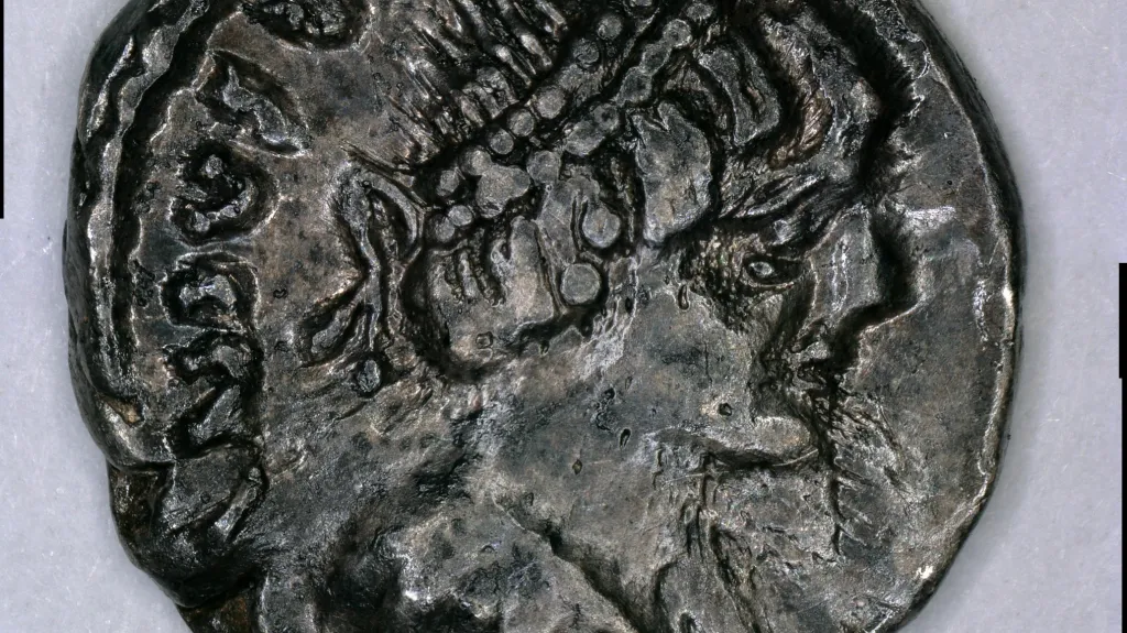 Stříbrná mince ostrogótského krále Athalaricha pochází z první poloviny 6. století.