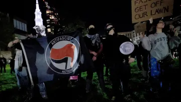 Shromáždění příznivců skupiny Antifa v Bostonu