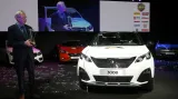 Hakan Matson, předseda poroty, představuje evropské Auto roku 2017 - Peugeot 3008 na tiskové konferenci před zahájením 87. ročníku Autosalonu v Ženevě.