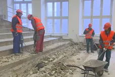 Posluchárny brněnské právnické fakulty procházejí rekonstrukcí. Jejich stropy hrozily zřícením