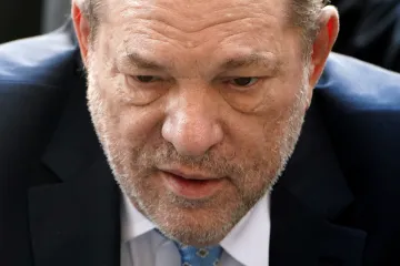Odvolací soud zrušil verdikt nad producentem Weinsteinem, nařídil nový proces