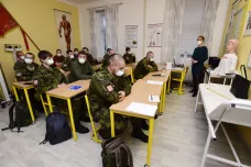 Český červený kříž školí vojáky, aby mohli pomáhat jako ošetřovatelé 