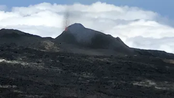 Aktivní sopka na Réunionu - Piton de la Fournaise