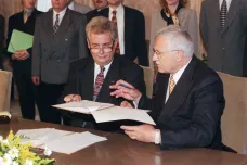 Opoziční smlouva umožnila před 25 lety existenci Zemanovy menšinové vlády