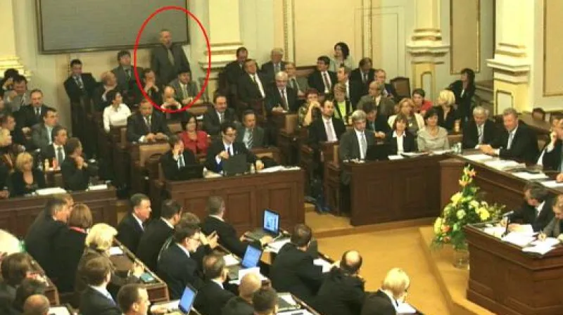 Hlasování Daniela Korteho zpěvem