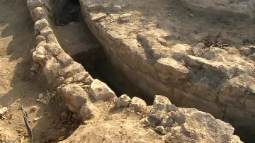 Archeologové odkryli středověké zdivo