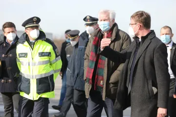 Pandemie ve světě: Německé kontroly hranic s Českem potrvají minimálně do 3. března, Slovensko má rekordně hospitalizací
