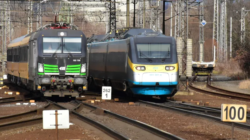 Vlaky RegioJetu a Českých drah v Ostravě