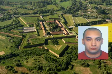 Britové zadrželi Čecha, který kradl v terezínském památníku