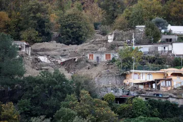 Záchranáři na italském ostrově Ischia našli osmou oběť sesuvů, pátrání pokračuje