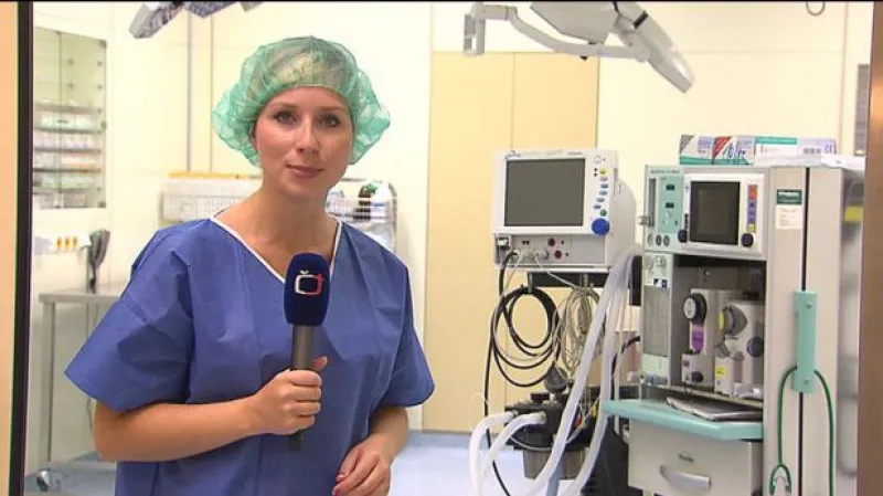 Ivana Šmelová jako reportérka "v terénu"