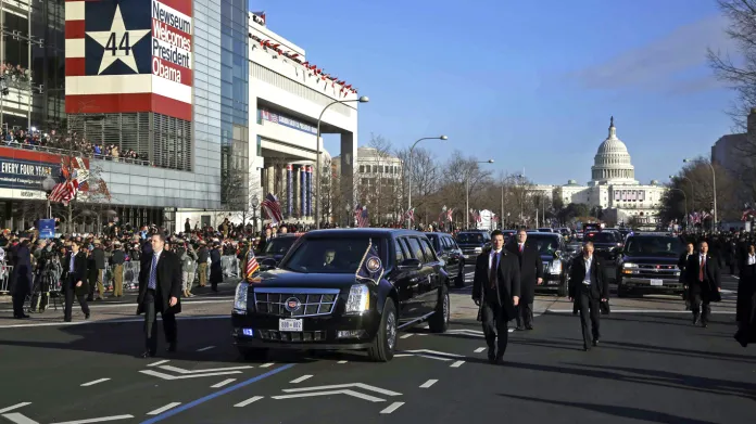 Barack Obama ve slavnostním inauguračním průvodu