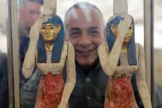 Egypt představil unikátní výstavu 250 skvěle zachovaných sarkofágů s mumiemi