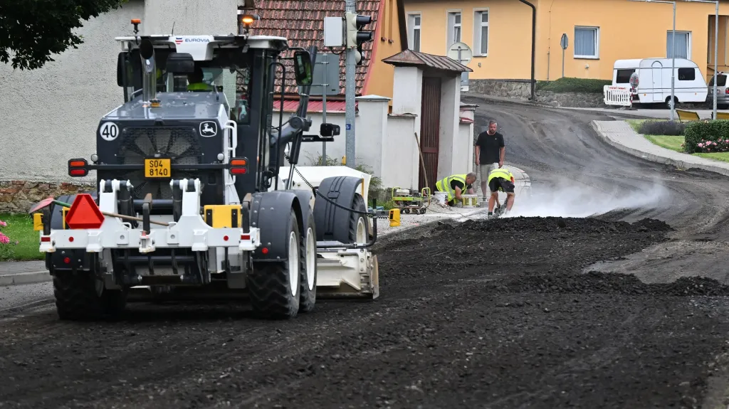Zahájení rekonstrukce silnice poškozené při modernizaci dálnice D1