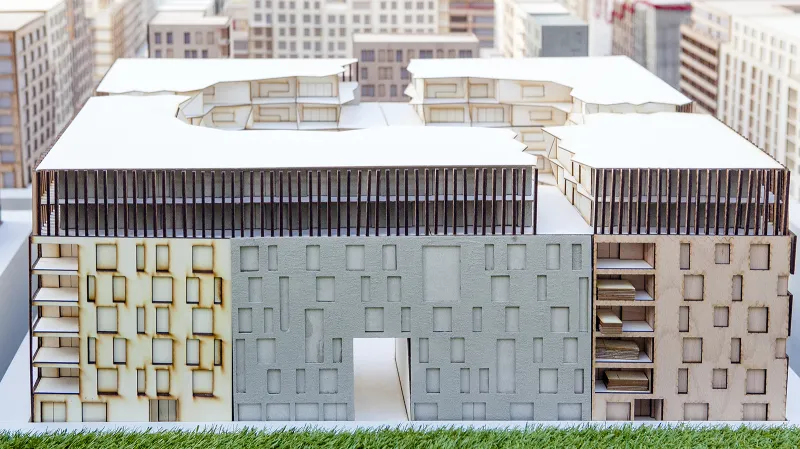 ČVUT ve spolupráci s developerem, MČ Praha 5 a IPR  vystavuje model městské čtvrti Smíchov City o velikosti 9 x 4 metry v obchodním centru Nový Smíchov.