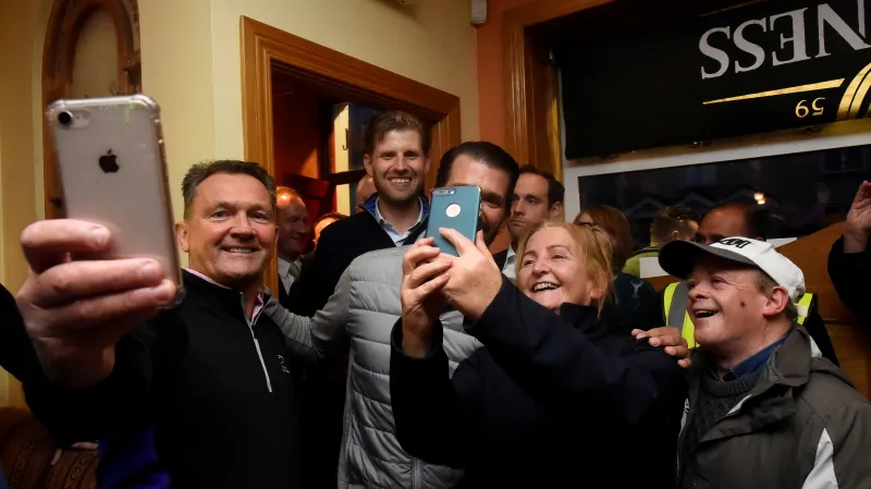 Obyvatelé Doonbegu s Trumpovými syny