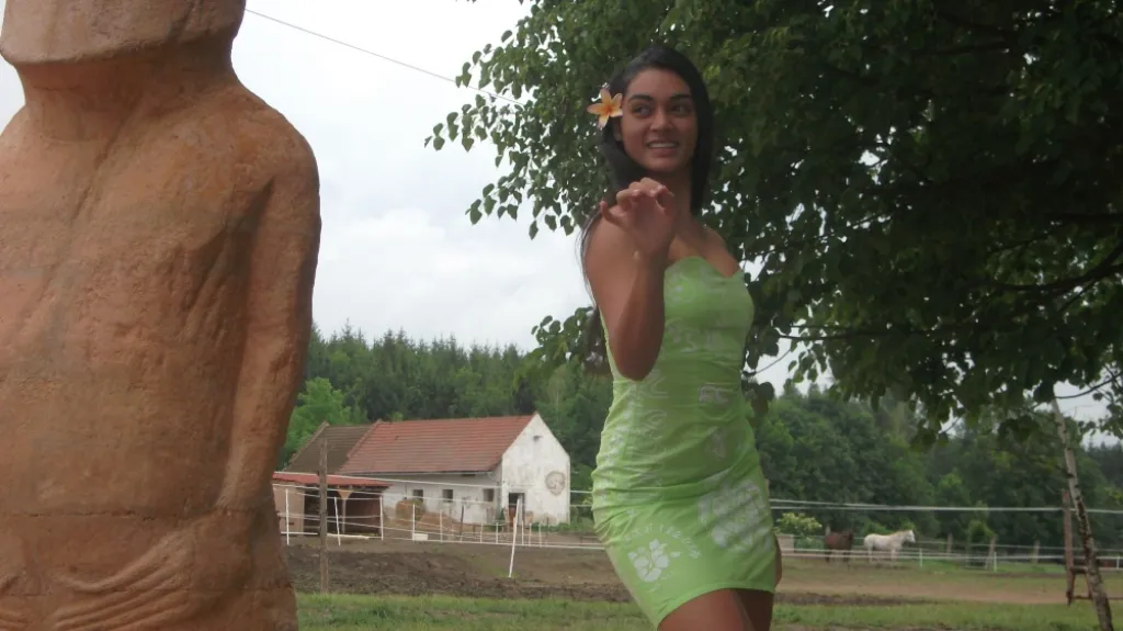 Titul královny je na Velikonočním ostrově jen symbolický