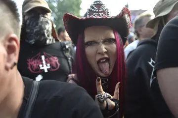 Vizovice se zahalily do černé. Odstartoval metalový festival Masters of Rock