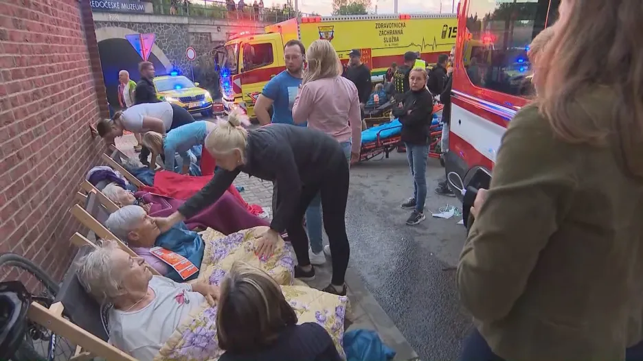 V Roztokách u Prahy hořel domov seniorů
