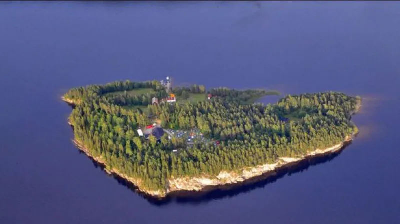 Osmdesát obětí norského střelce