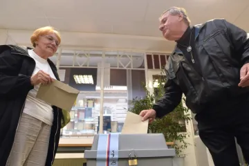 Za hlas vstup na koncert s občerstvením zdarma. Soud prověřuje kupčení s hlasy