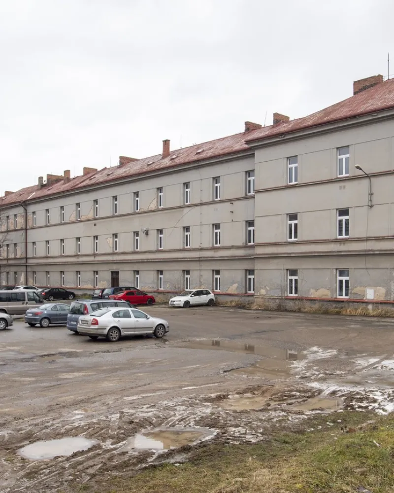 Chátrající armádní areály se mění. Kasárna nahrazují školy, byty i domovy