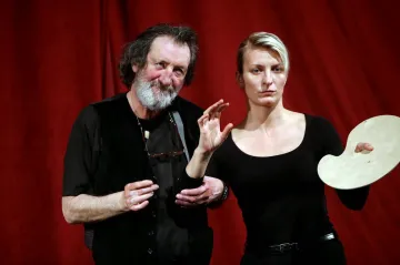 Annu a Bolka spojuje DNA. Autorská hra zve diváky do jejich šatny