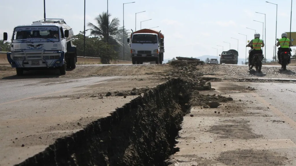 Ekvádor zasáhlo silné zemětřesení