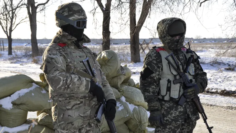 Ukrajinští vojáci u přístavu Mariupol