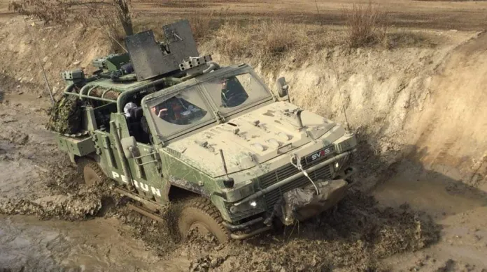 Inovované speciální vozidlo Perun 4x4 pro speciální jednotku Armády ČR s ukázkou schopností v těžkém terénu bylo novinářům představeno 20. února 2019 v Praze – Horních Počernicích.